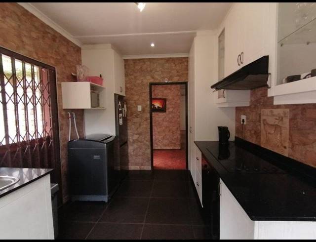 3 BEDROOM HOUSE SOLD IN MOSELEY PARK